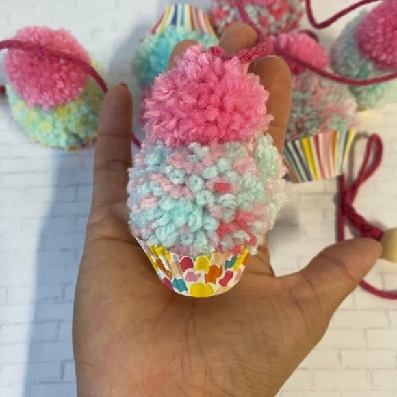 Kids Party Garland Decor Pom Pom Banner Decor - Picture 6 of 8